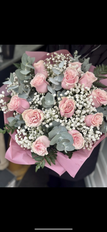 12 pink Mondial roses