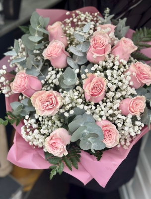 12 pink Mondial roses